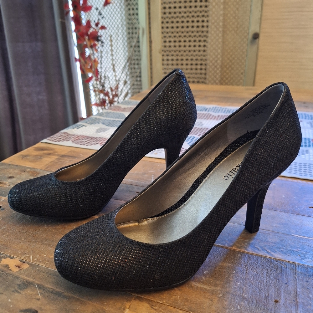 Kelly & Katie Isabella Black Glitter Pumps Size 8 1/2